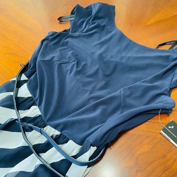 NWT SL Fashion Maxi Dress. Size 6. Navy Blue/Ivory. With belt included. - Picture 6 of 12